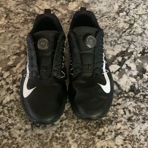 NIKE (Lunar Command) SIZE 9.5